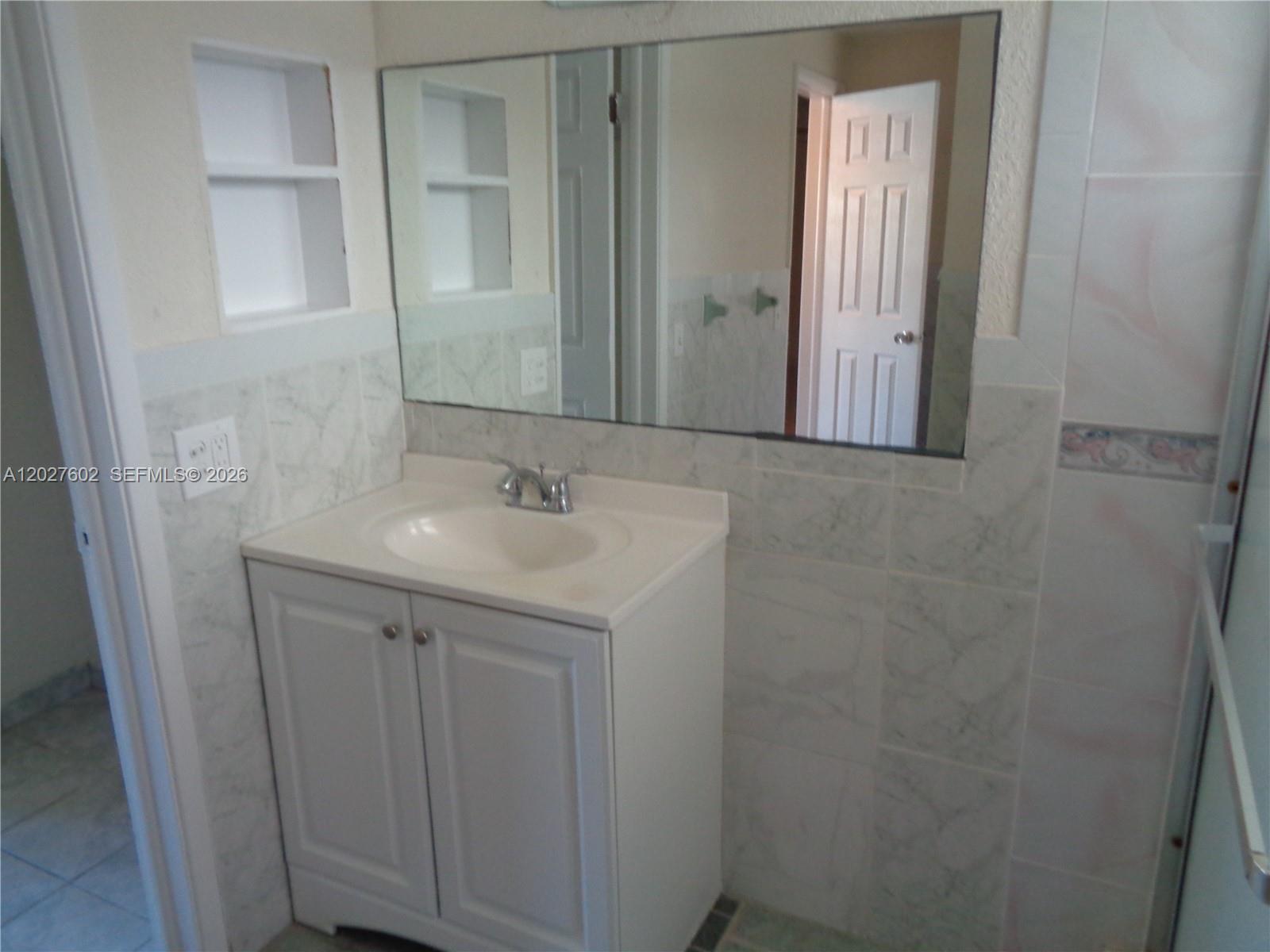 CRYSTAL COVE INC CONDO - Residential Lease