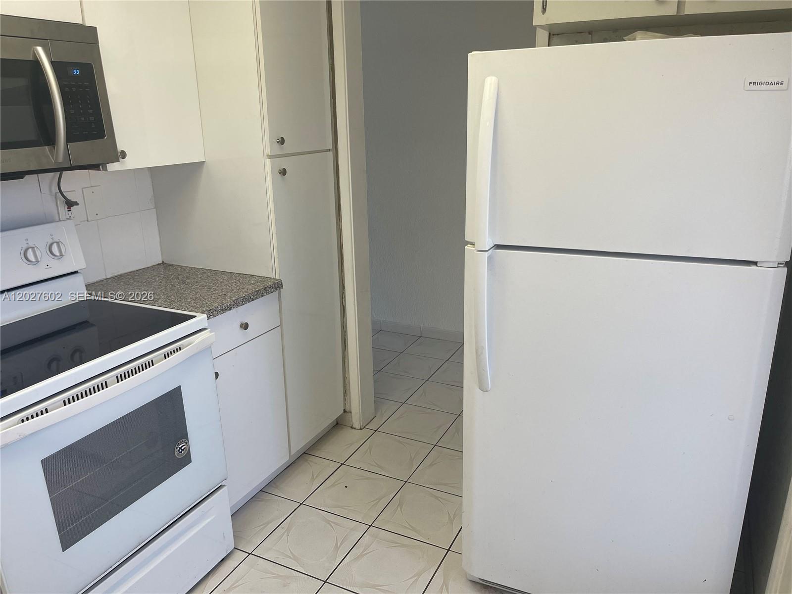 CRYSTAL COVE INC CONDO - Residential Lease
