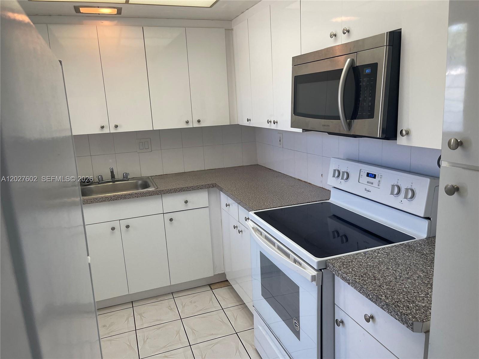 CRYSTAL COVE INC CONDO - Residential Lease