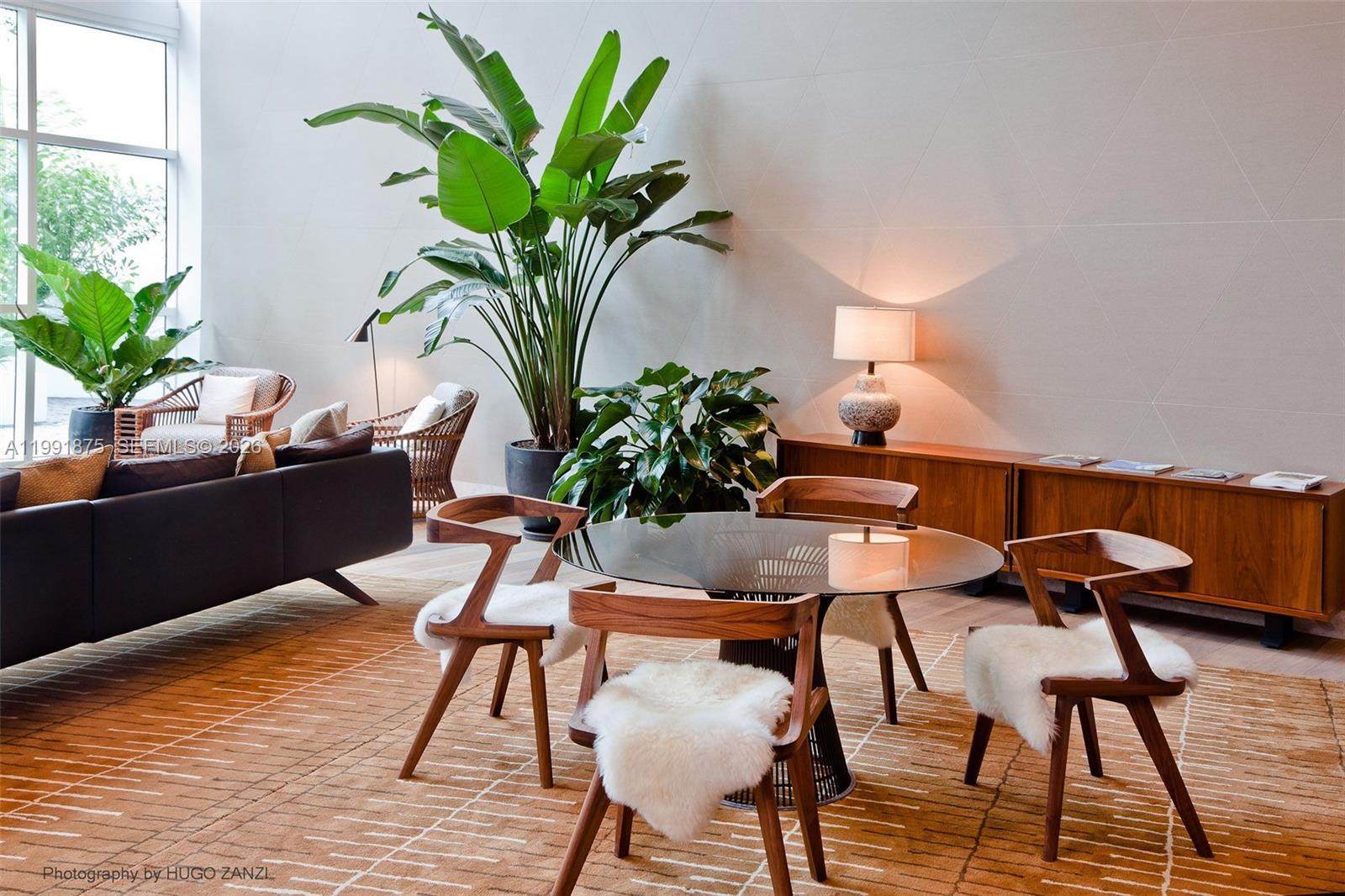 PARAMOUNT BAY CONDO - Residential