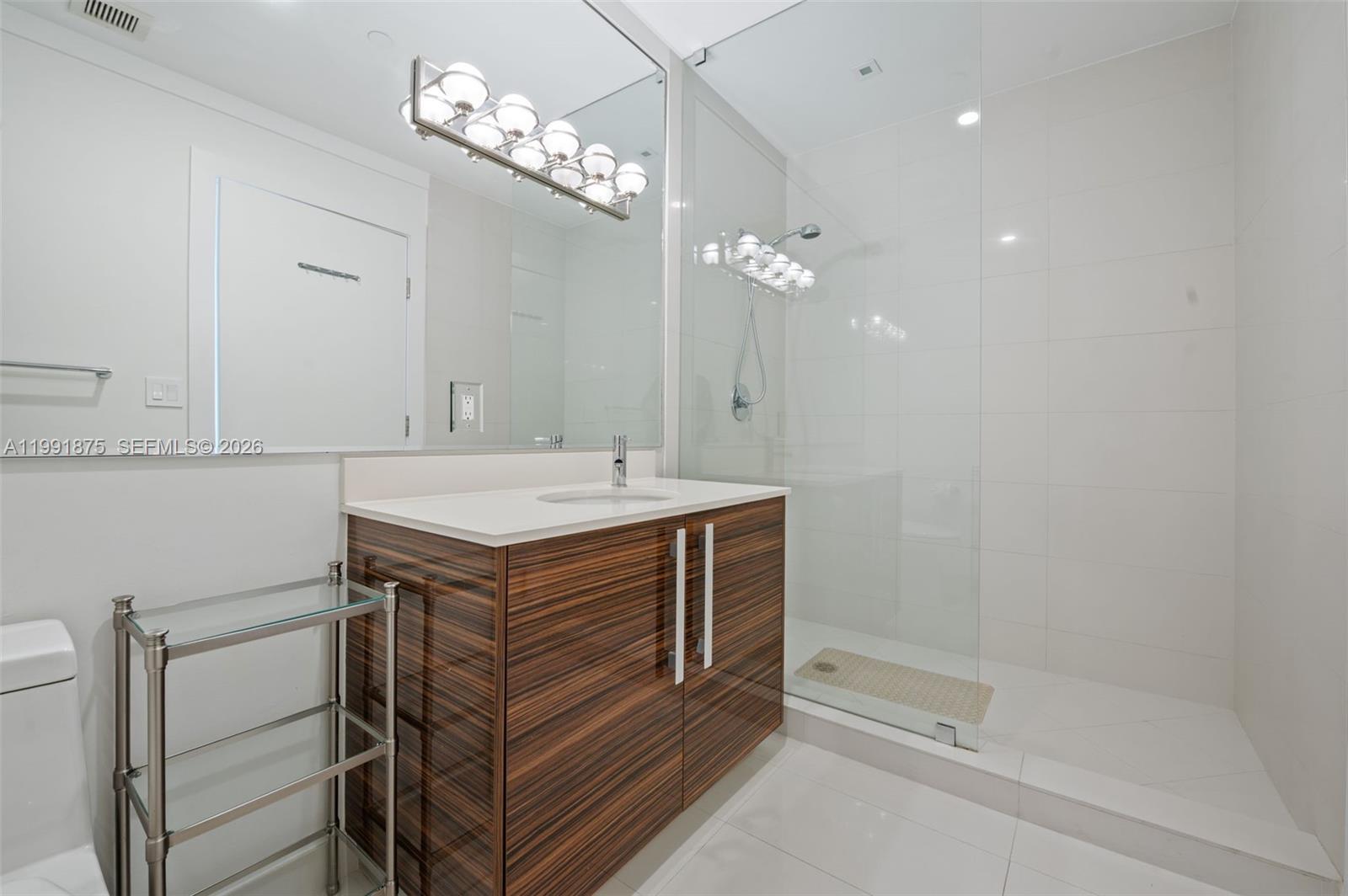 PARAMOUNT BAY CONDO - Residential