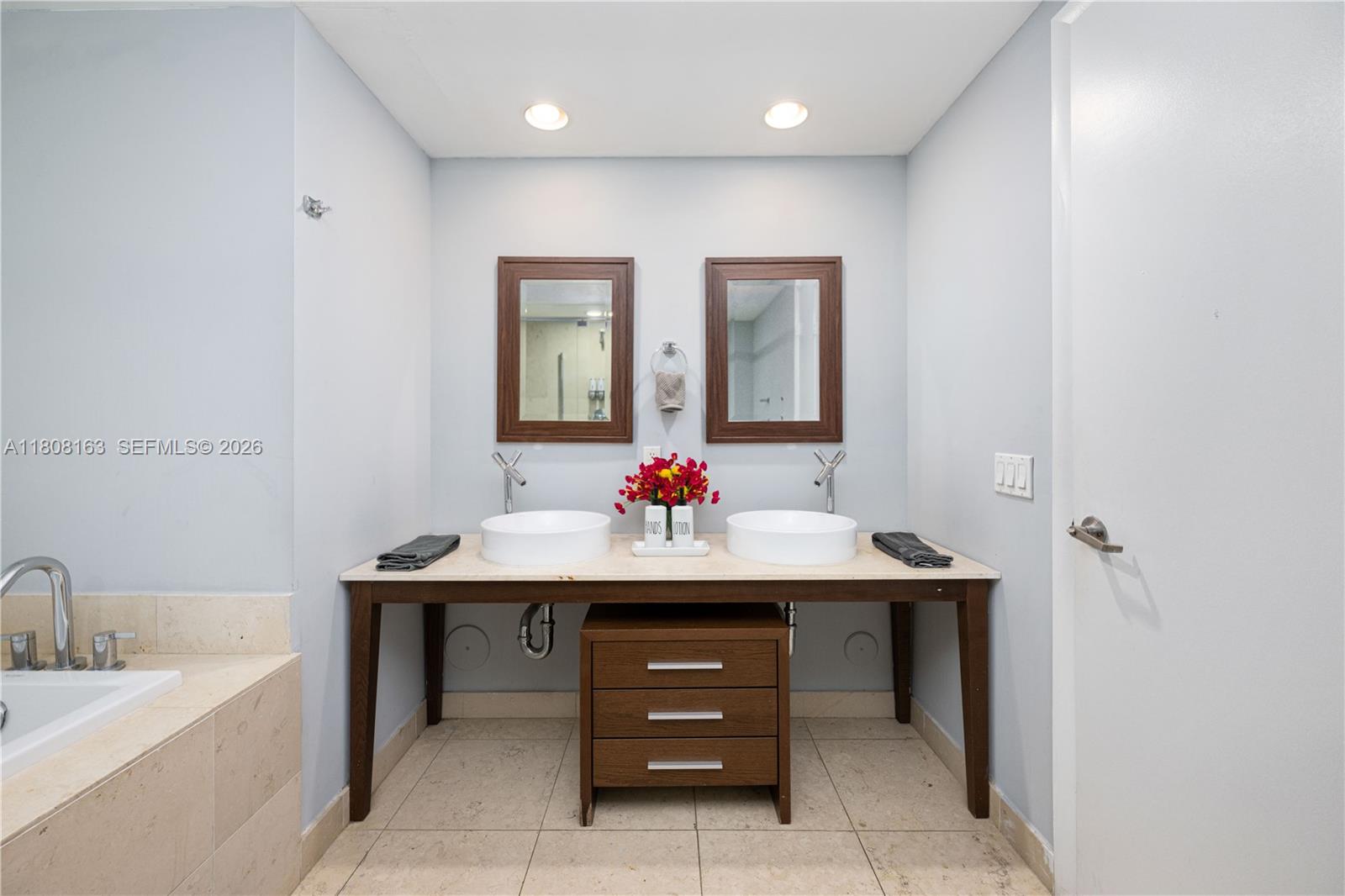 ICON BRICKELL CONDO NO 3 - Residential