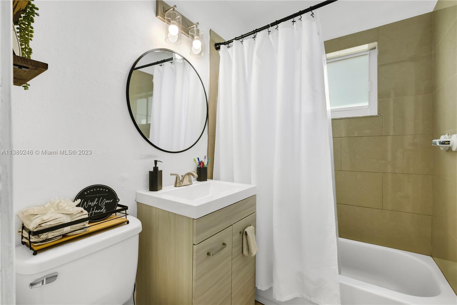 GOLDEN HIGHLANDS EST - Residential