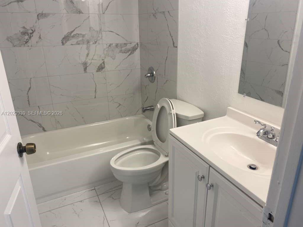 ROZLAND CONDO - Residential Lease