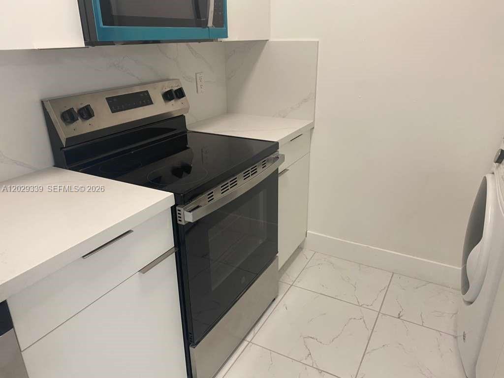 ROZLAND CONDO - Residential Lease