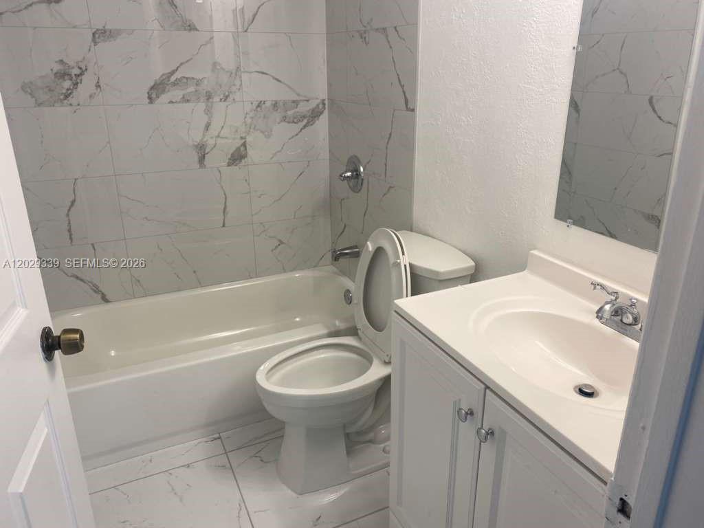 ROZLAND CONDO - Residential Lease