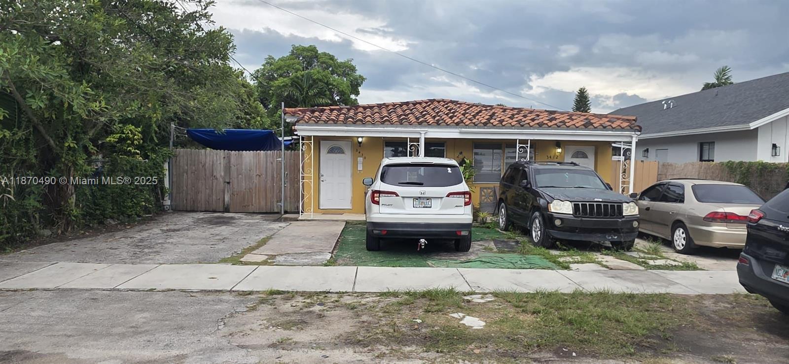 “Perfect starter home or investment – 1BR/1BA duplex!” great income producing property