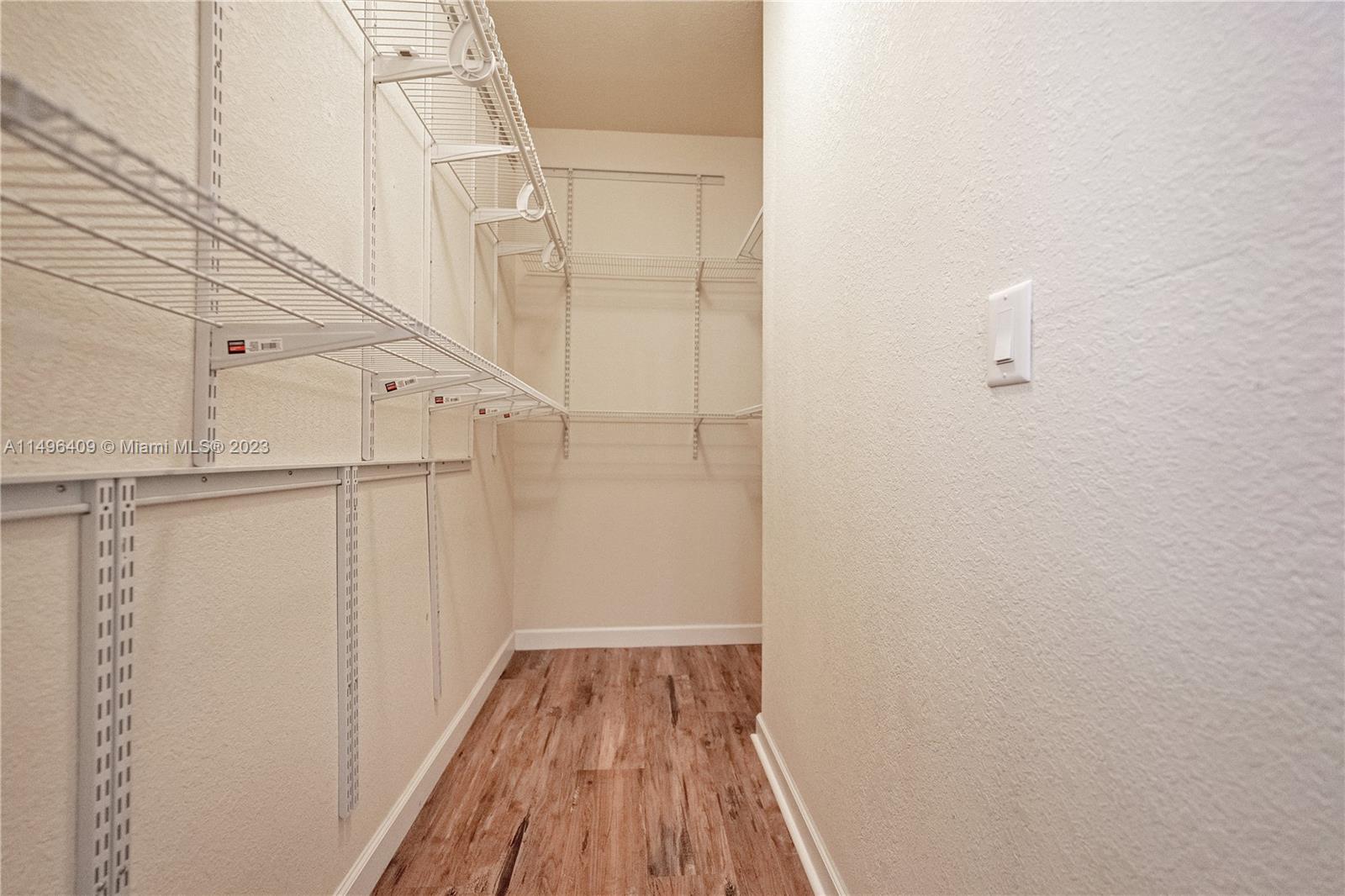 KENDALL COMMONS TOWNHOMES - Residential