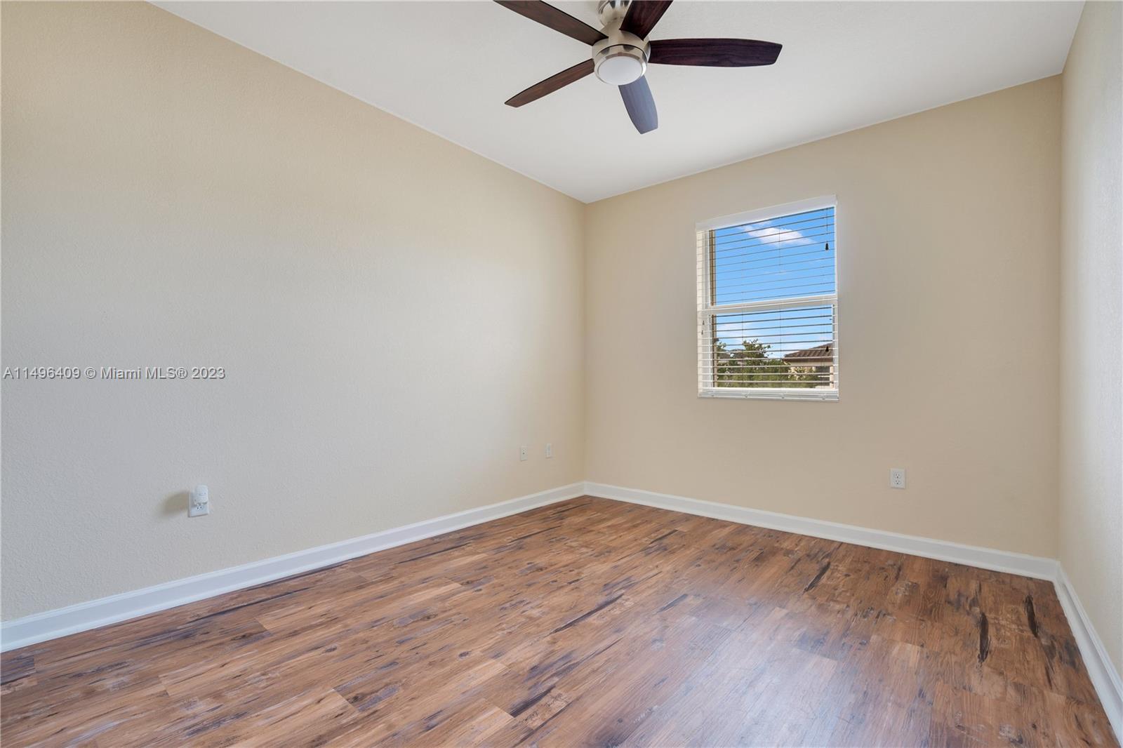 KENDALL COMMONS TOWNHOMES - Residential
