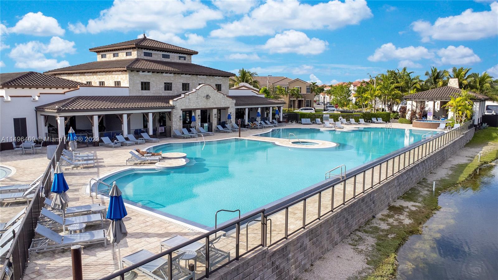KENDALL COMMONS TOWNHOMES - Residential