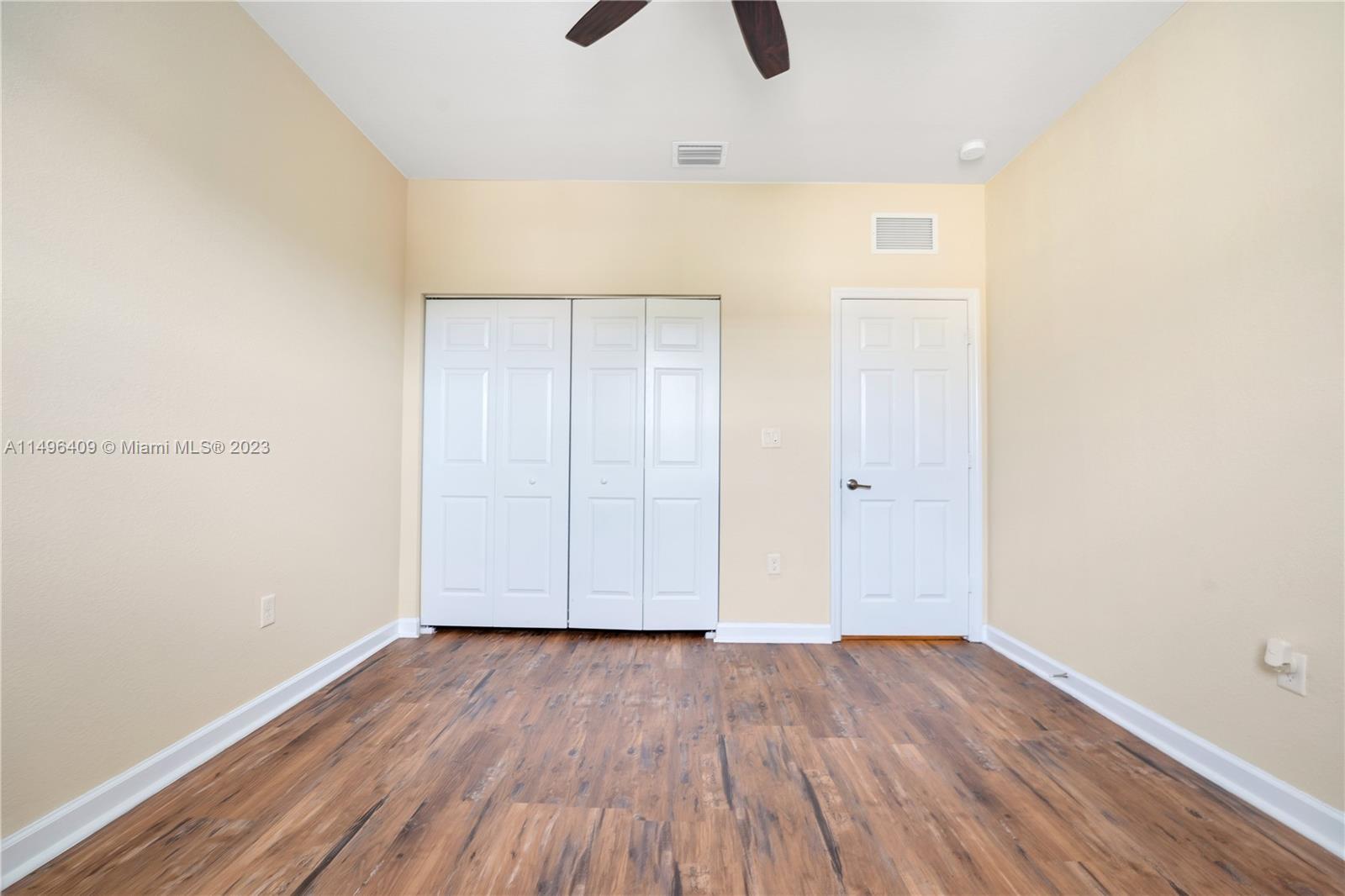 KENDALL COMMONS TOWNHOMES - Residential
