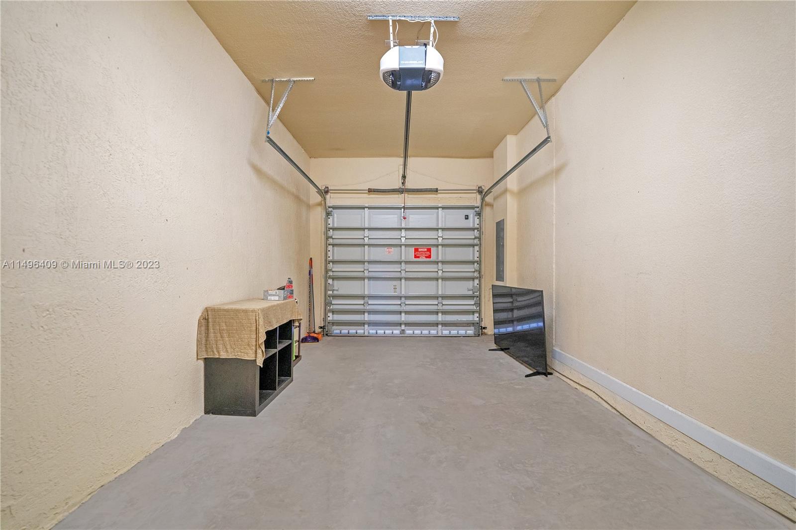 KENDALL COMMONS TOWNHOMES - Residential