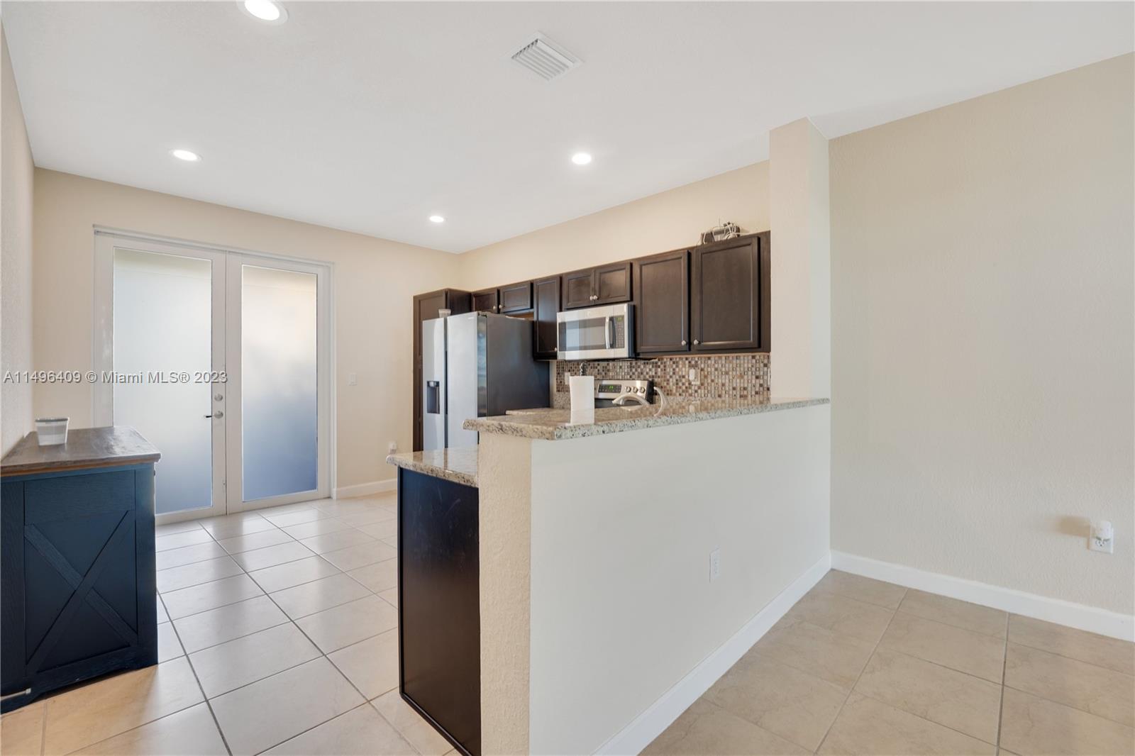 KENDALL COMMONS TOWNHOMES - Residential