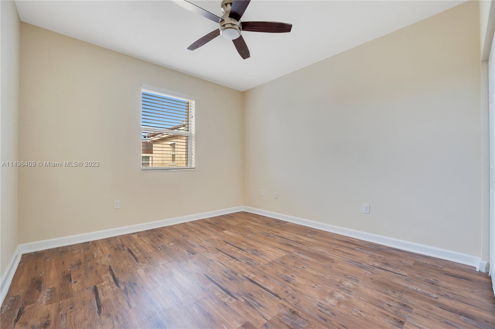 KENDALL COMMONS TOWNHOMES - Residential