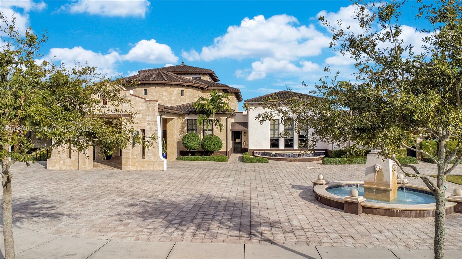KENDALL COMMONS TOWNHOMES - Residential