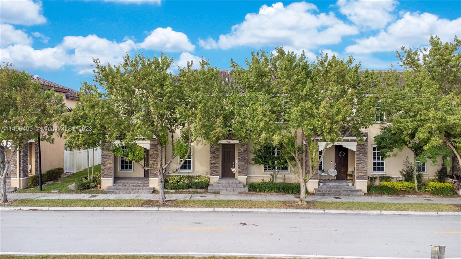 KENDALL COMMONS TOWNHOMES - Residential