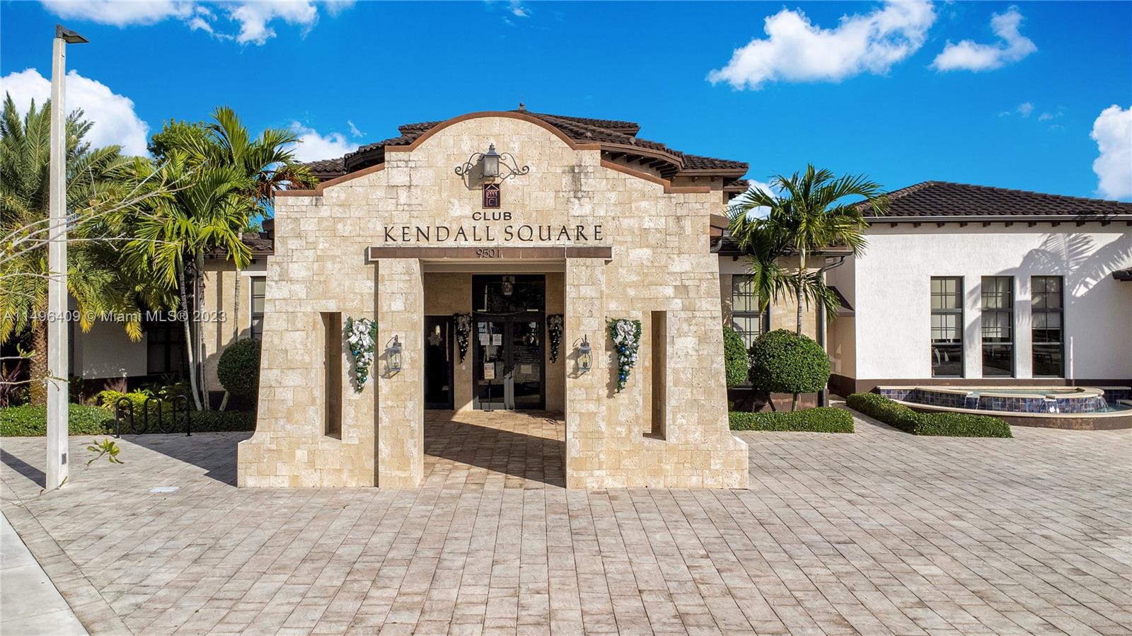 KENDALL COMMONS TOWNHOMES - Residential