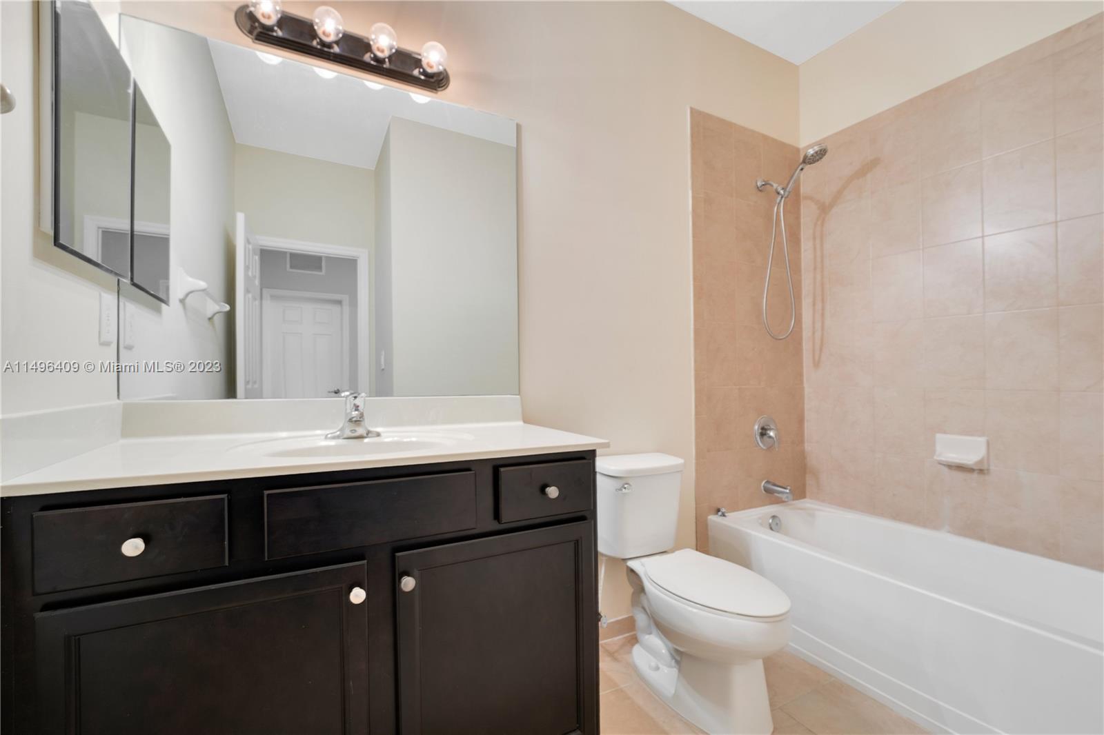 KENDALL COMMONS TOWNHOMES - Residential