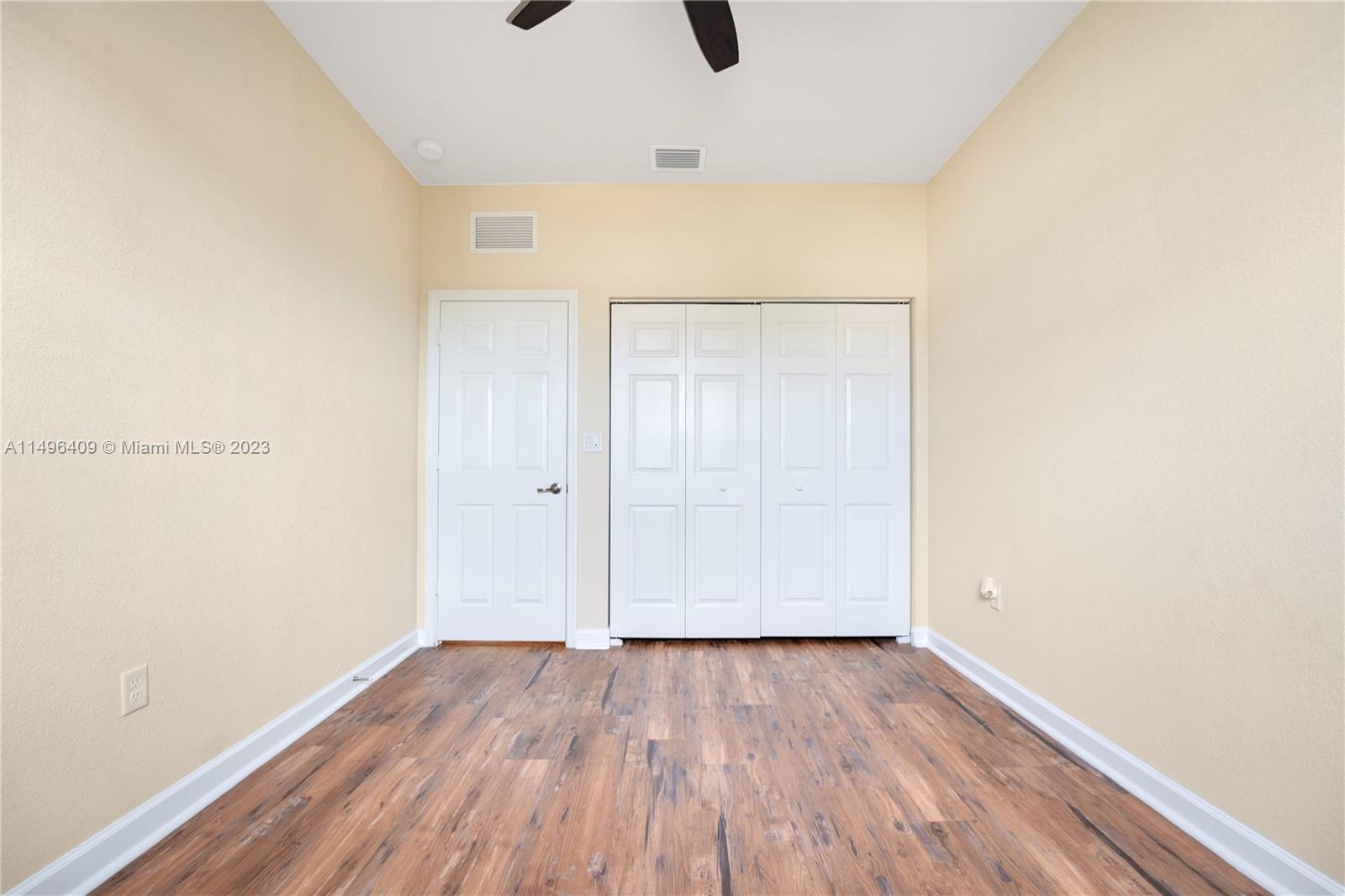 KENDALL COMMONS TOWNHOMES - Residential