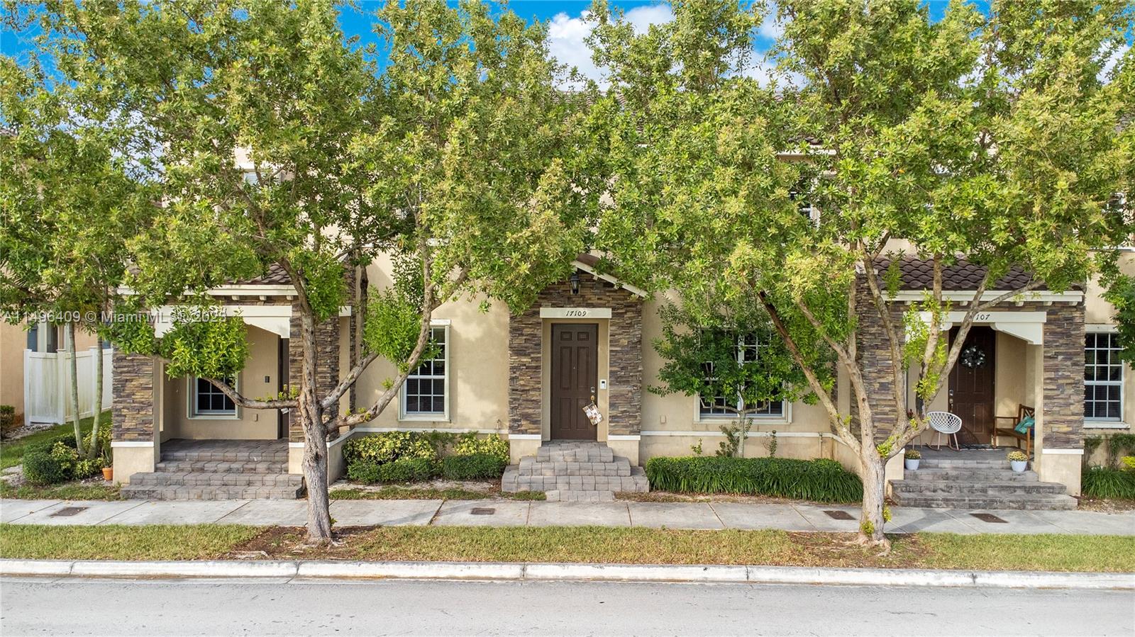 KENDALL COMMONS TOWNHOMES - Residential