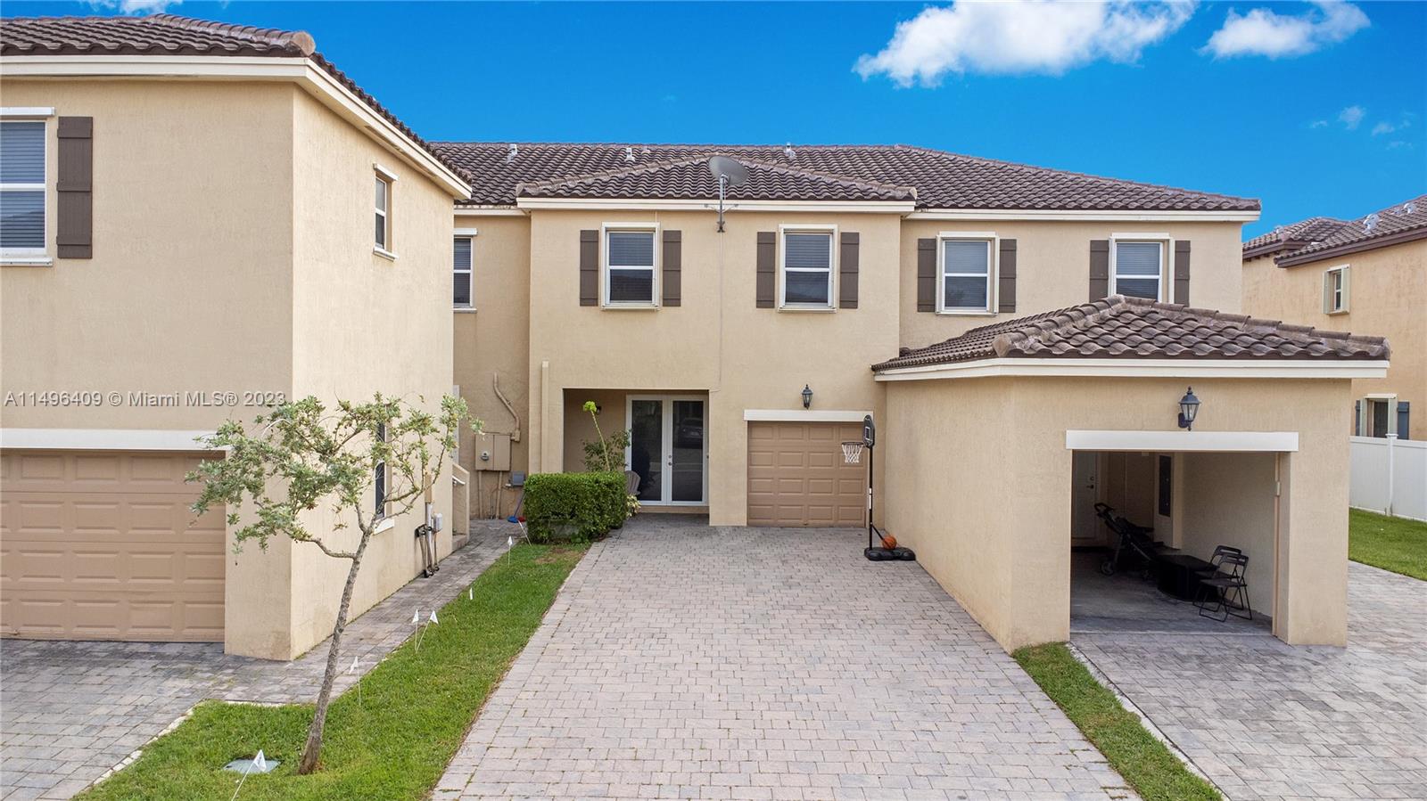KENDALL COMMONS TOWNHOMES - Residential