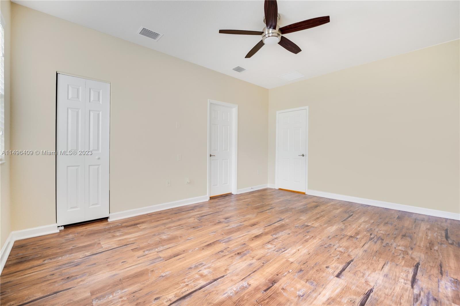 KENDALL COMMONS TOWNHOMES - Residential