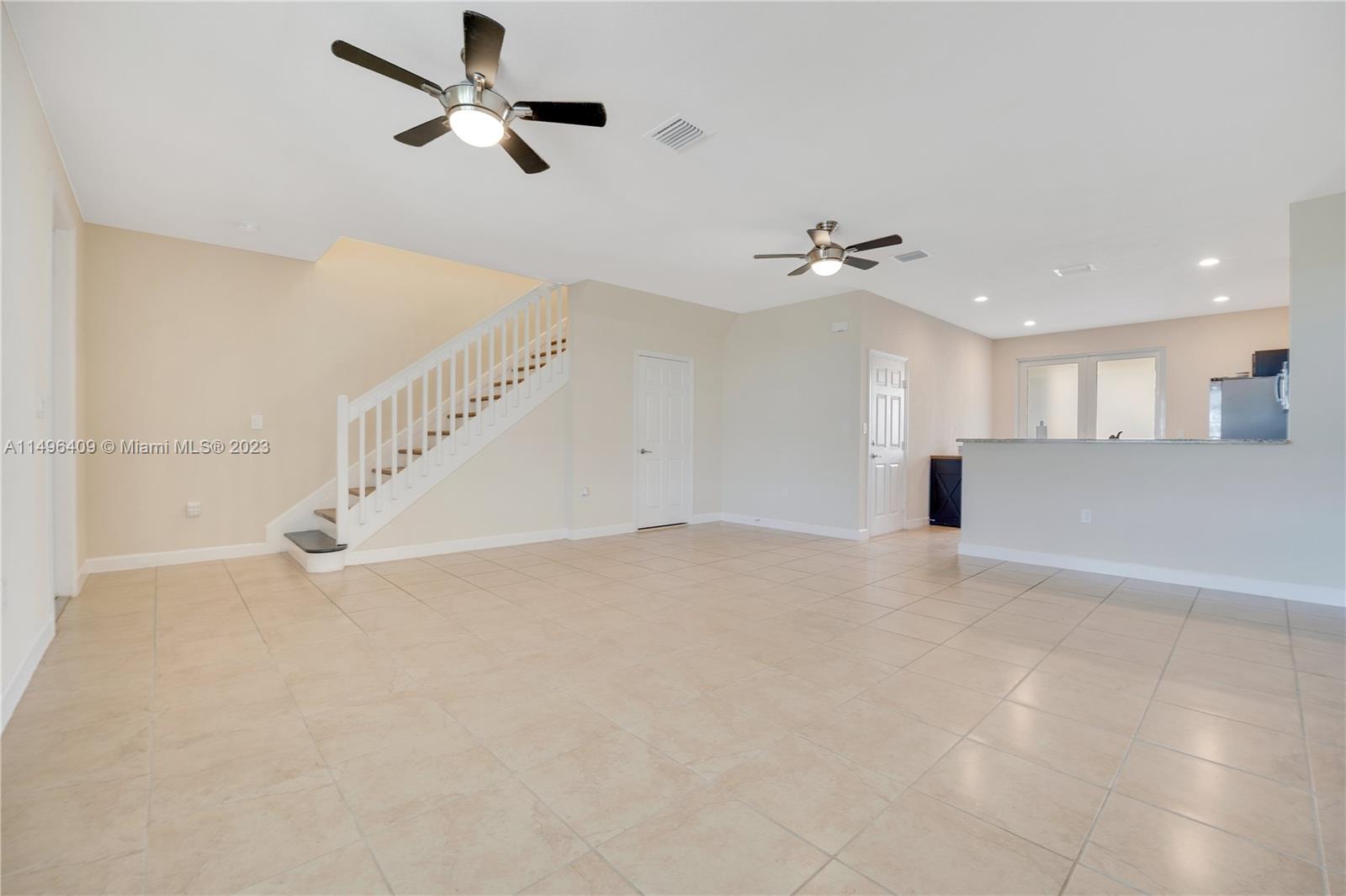 KENDALL COMMONS TOWNHOMES - Residential