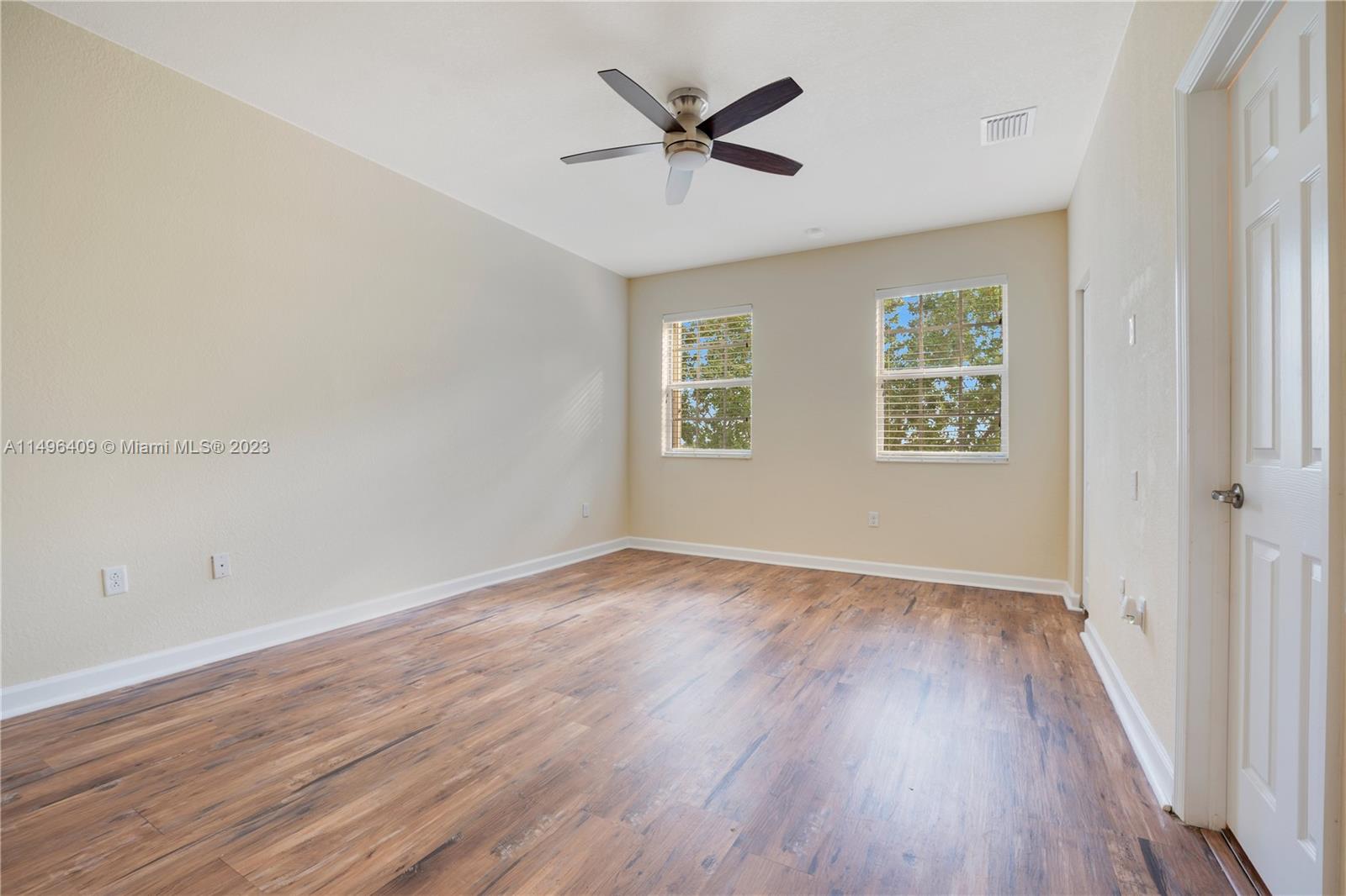 KENDALL COMMONS TOWNHOMES - Residential