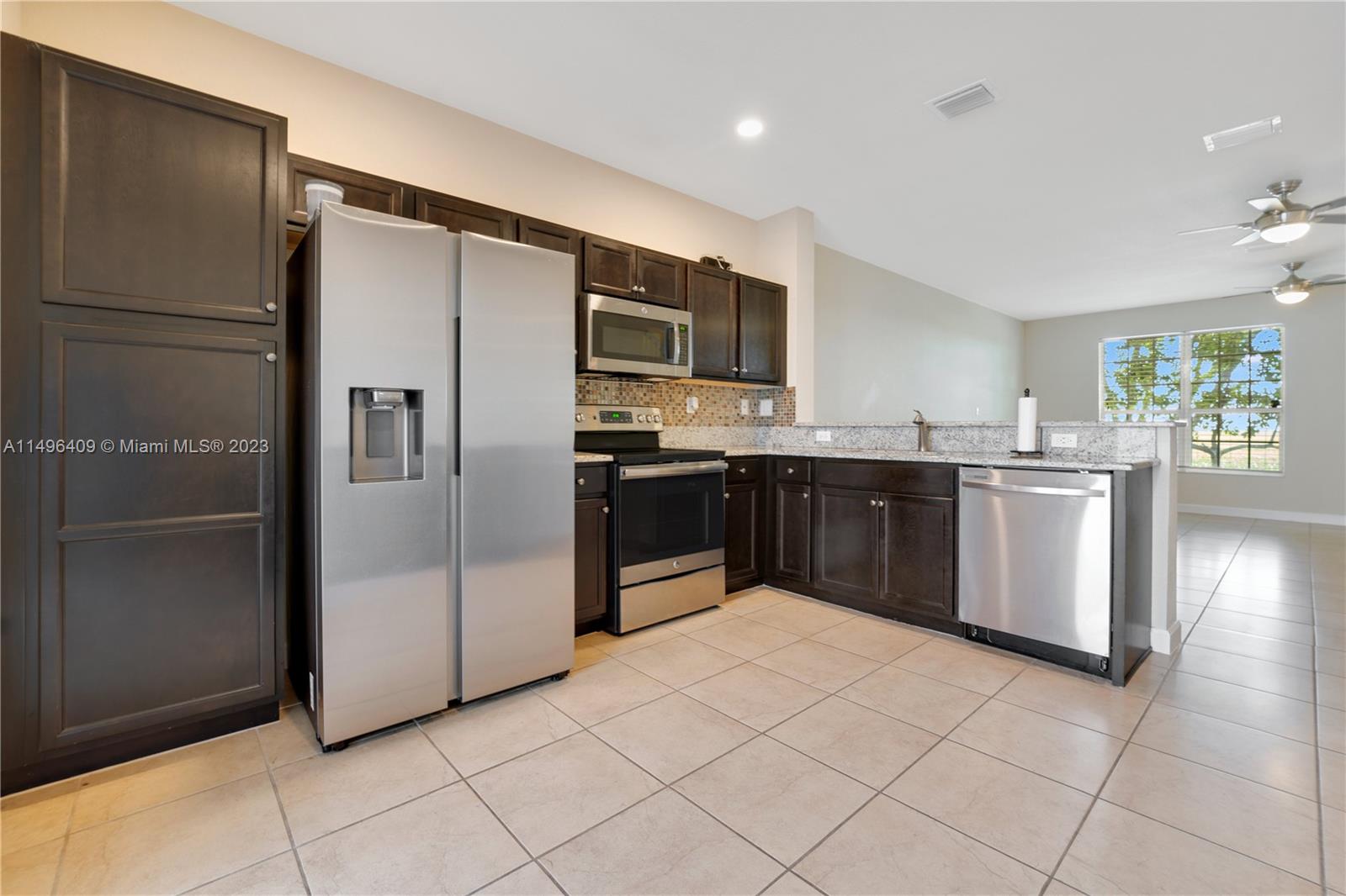 KENDALL COMMONS TOWNHOMES - Residential