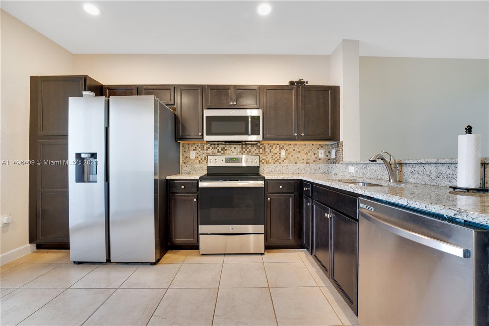 KENDALL COMMONS TOWNHOMES - Residential