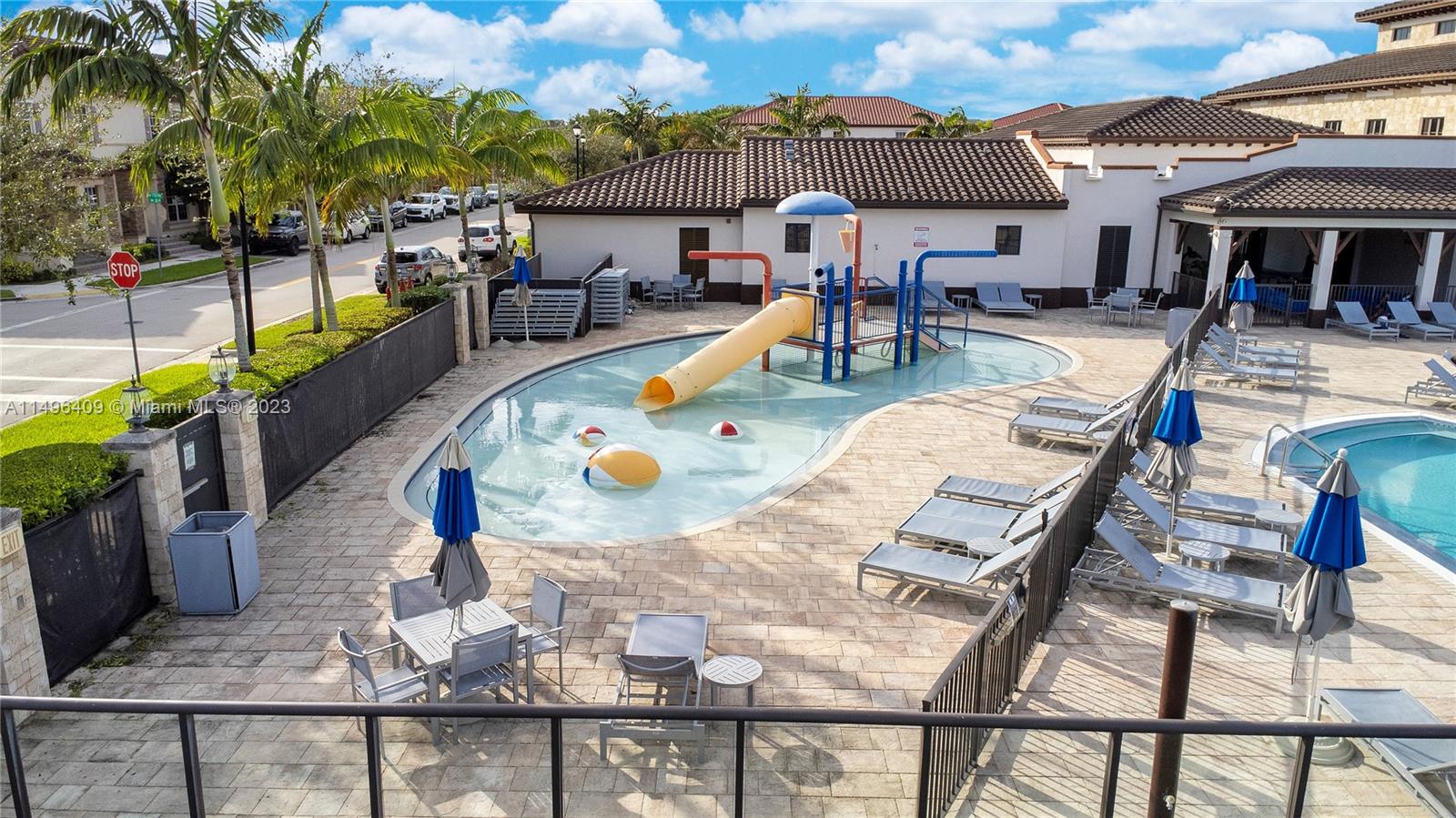 KENDALL COMMONS TOWNHOMES - Residential