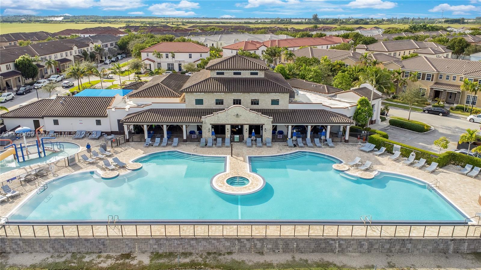 KENDALL COMMONS TOWNHOMES - Residential