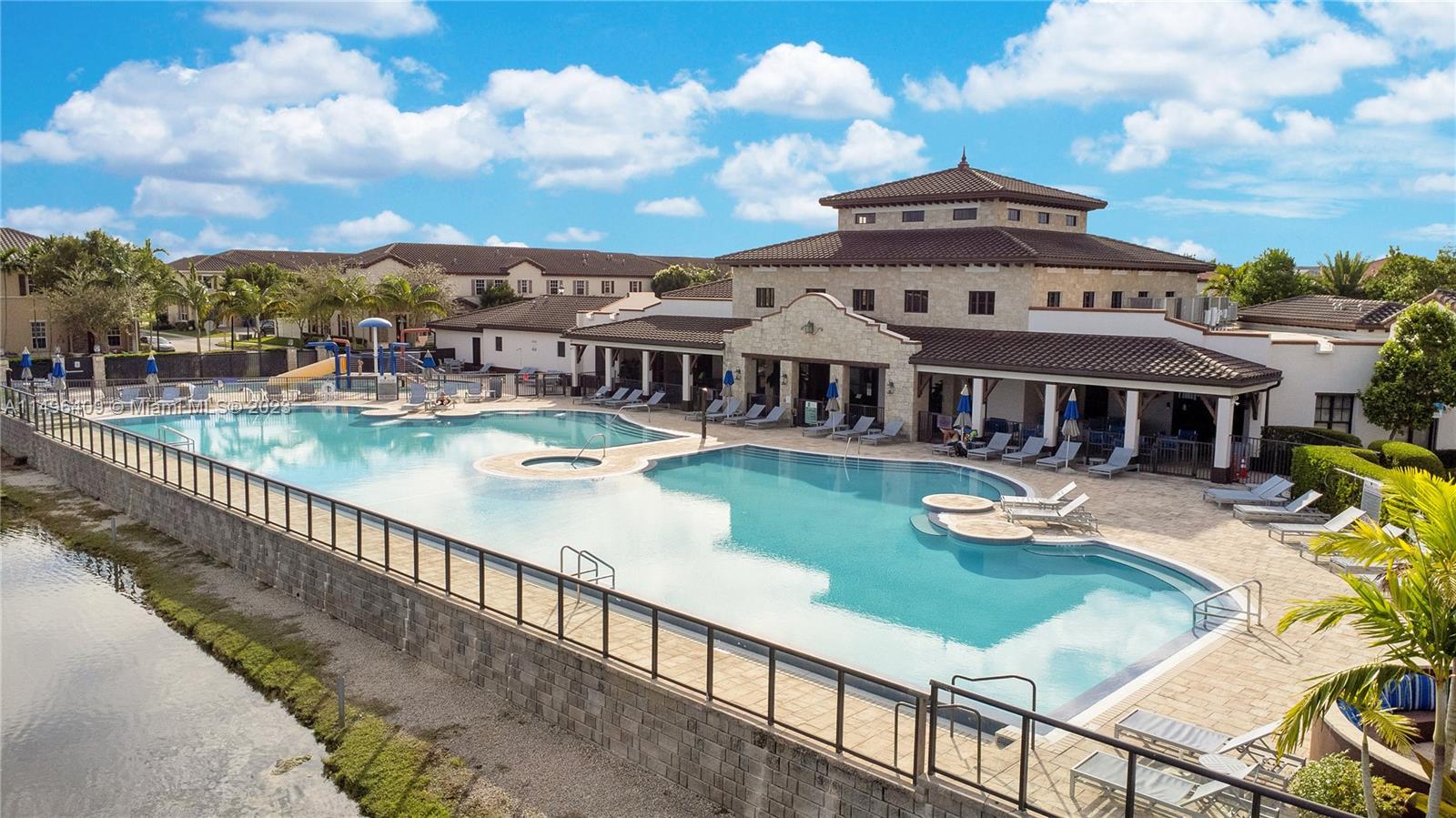 KENDALL COMMONS TOWNHOMES - Residential