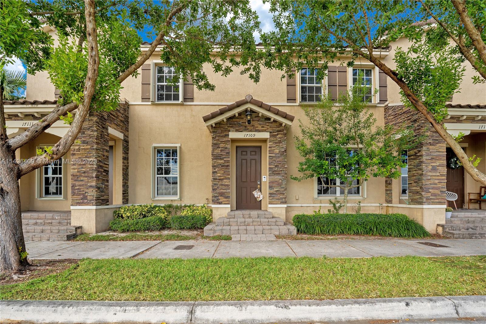 Welcome to the beautiful Kendall Square community. This well maintained 3/2.5 townhome boast stainless steel appliances, quarts countertops, 1 car garage, and a driveway that can fit 4-6 cars comfortable. The Ideal enviorment for any family, this community has a very Low HOA but offers  many sought after annuities like pools, clubhouse, open areas, and more. Don’t miss the opportunity to make this your new home.