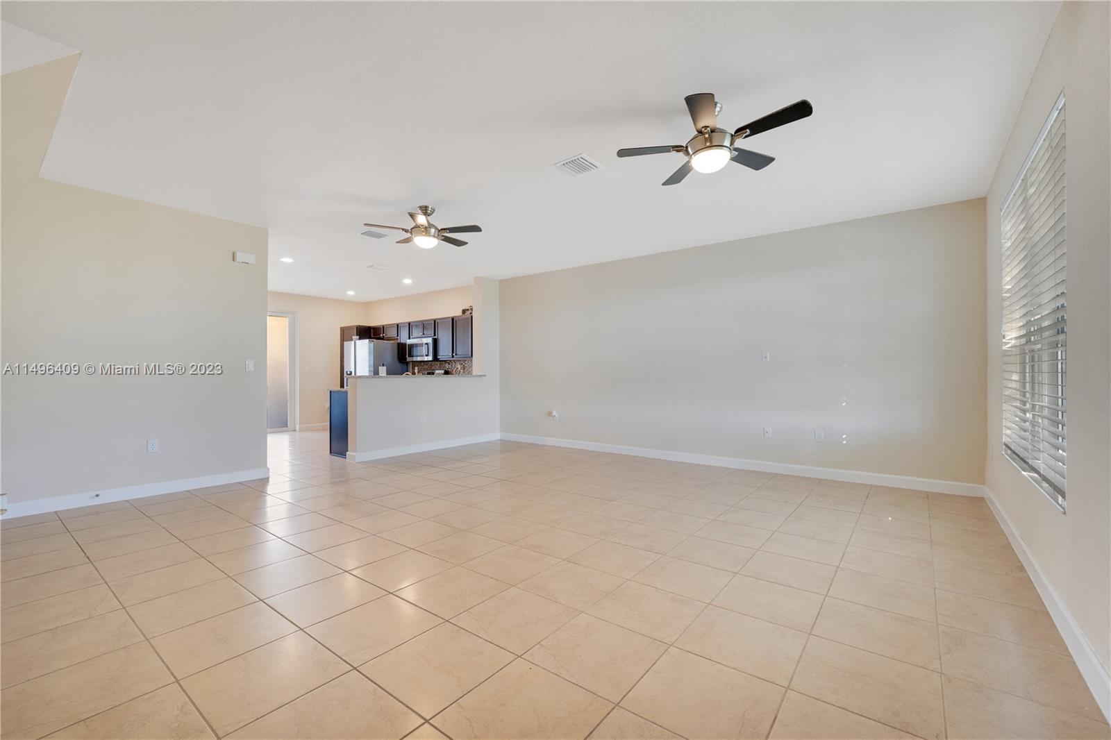 KENDALL COMMONS TOWNHOMES - Residential