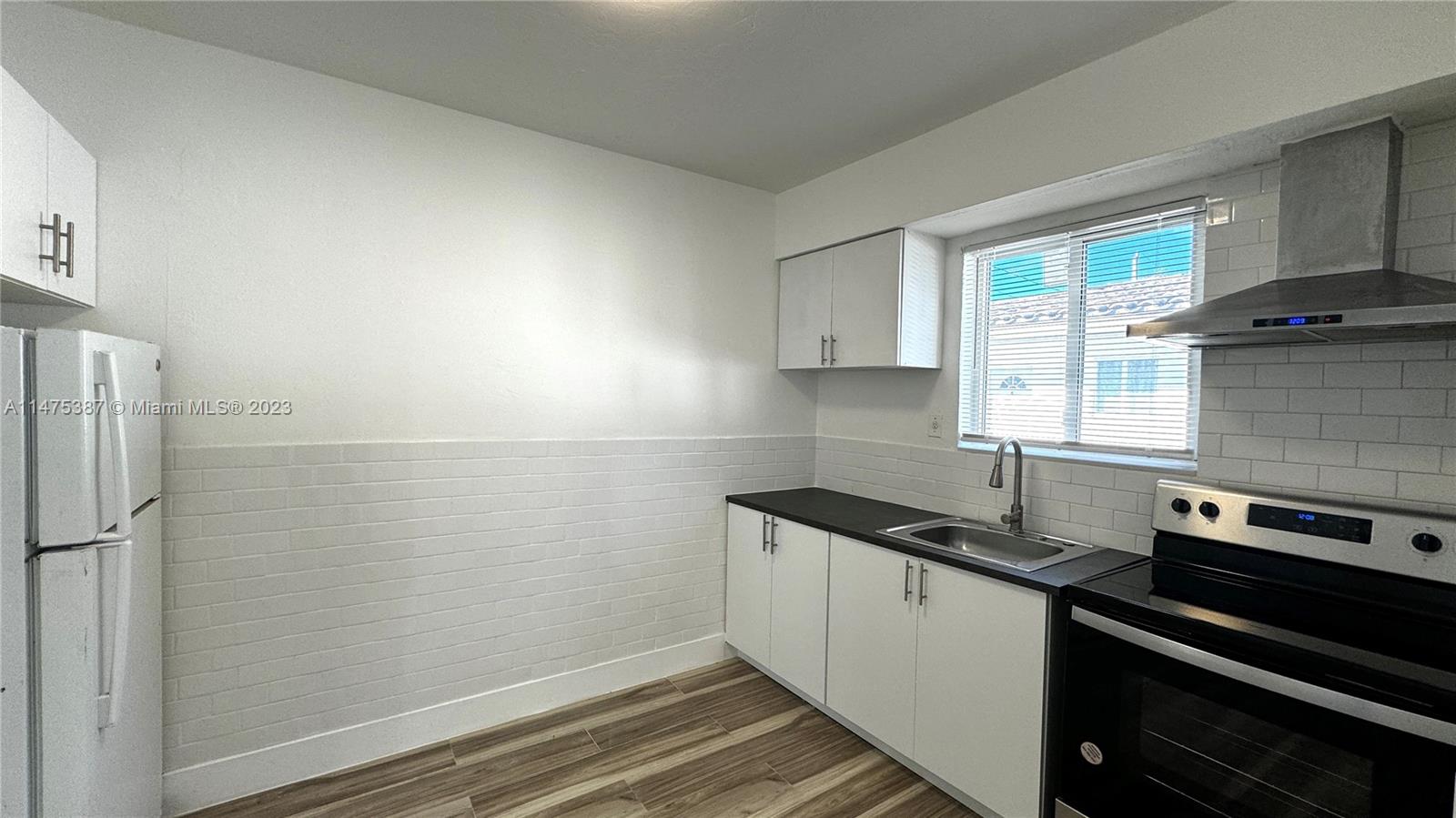 Modern 1 bedroom apartment just a few minutes away from the heart of the design district, home to trendy restaurants. Perfect location close to Miami Beach and i95, plenty of new things happening in the area!