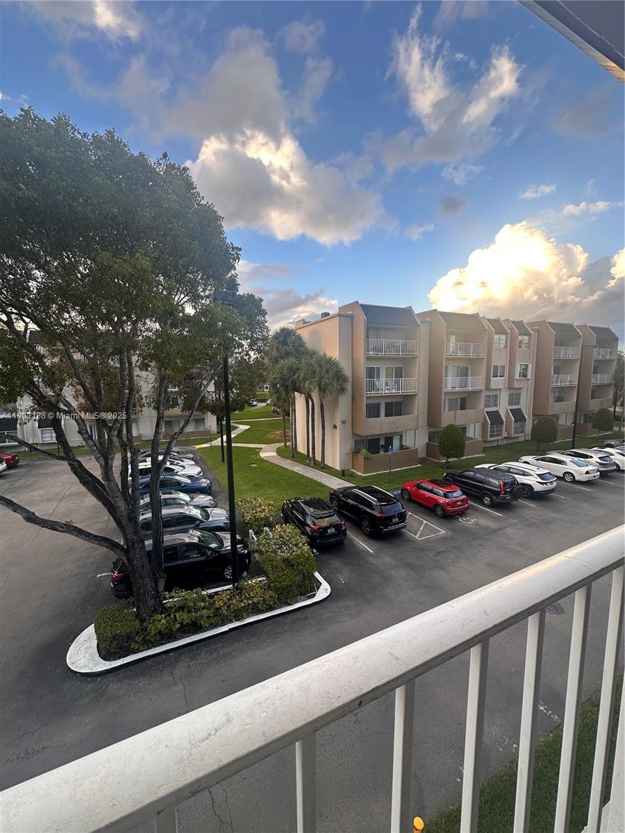 KINGS CREEK SO CONDO - Residential