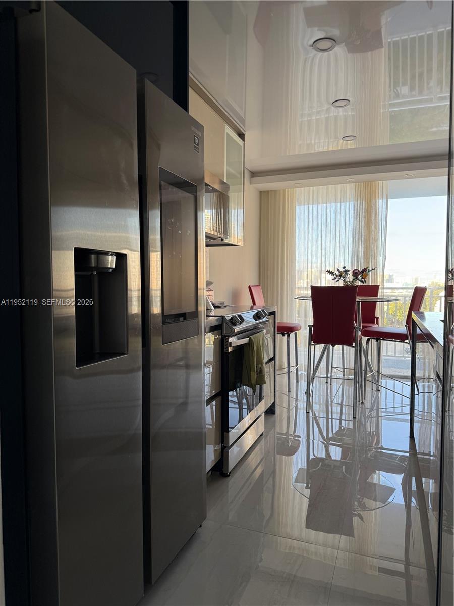 WINSTON TOWERS 600 CONDO - Residential