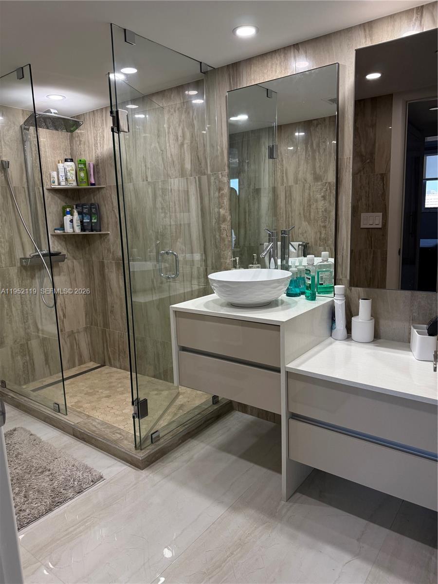 WINSTON TOWERS 600 CONDO - Residential