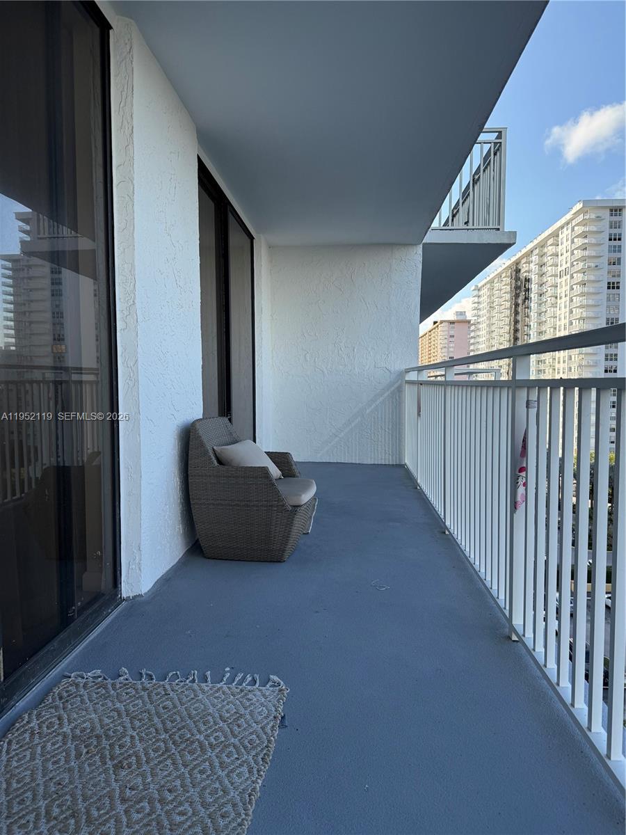 WINSTON TOWERS 600 CONDO - Residential