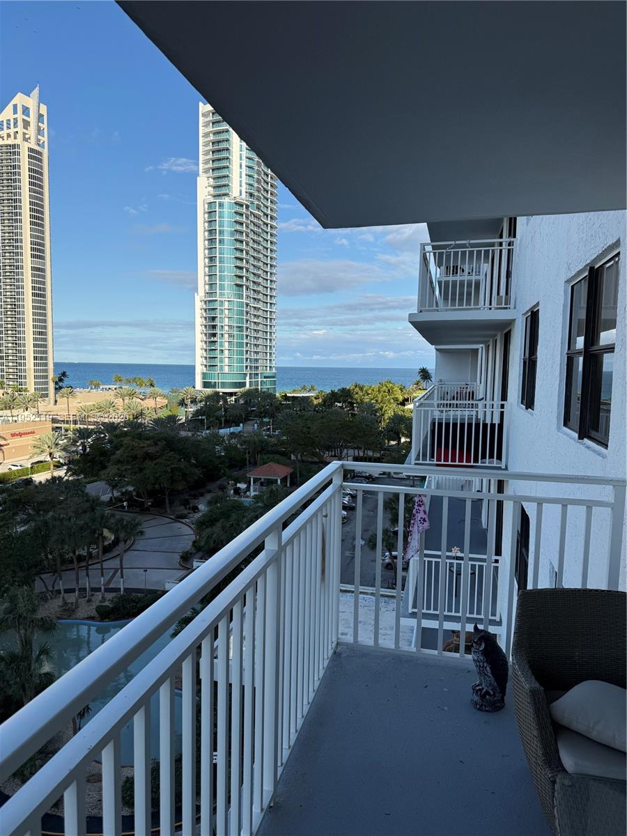 WINSTON TOWERS 600 CONDO - Residential