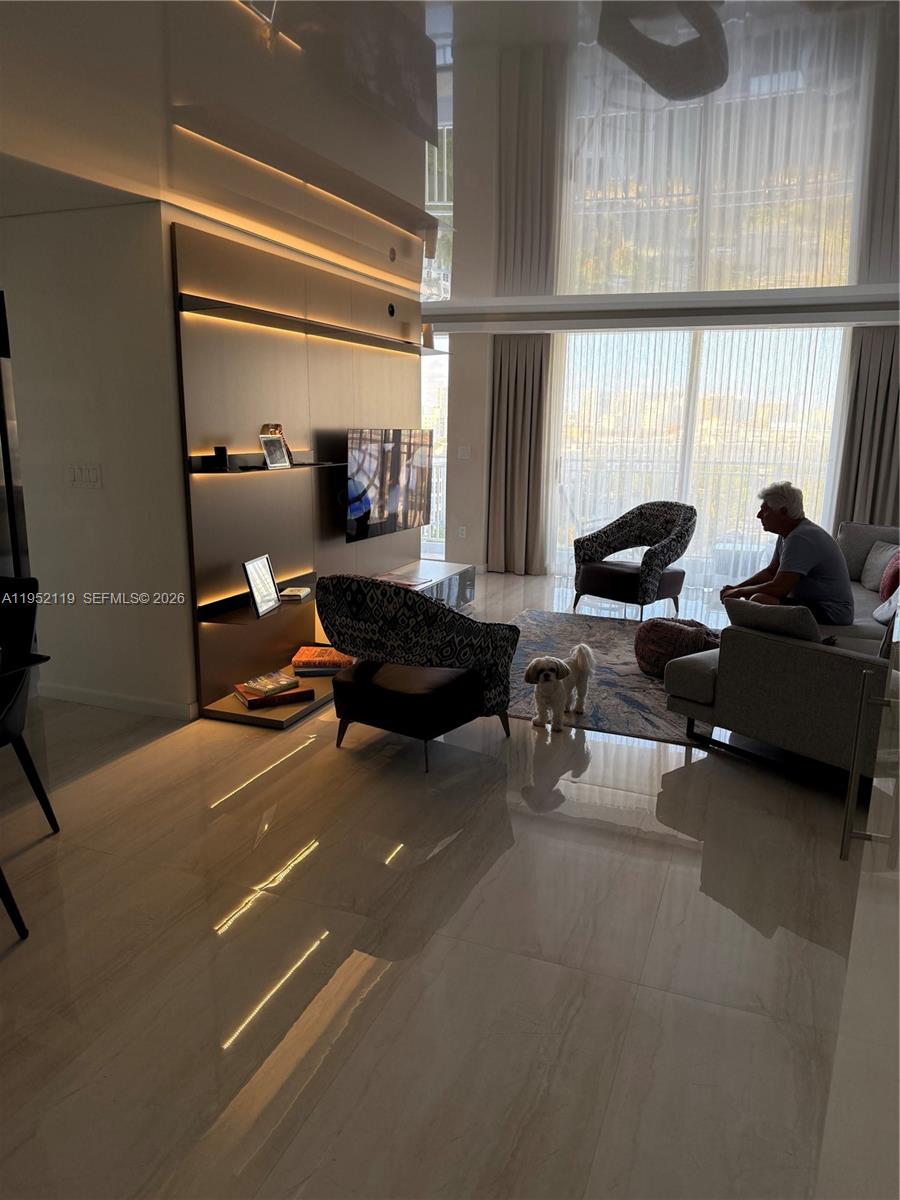 WINSTON TOWERS 600 CONDO - Residential