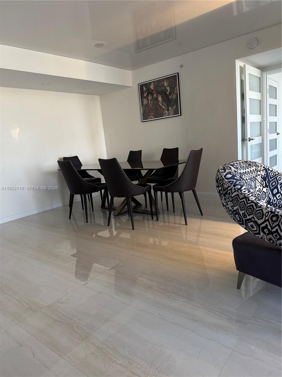 WINSTON TOWERS 600 CONDO - Residential