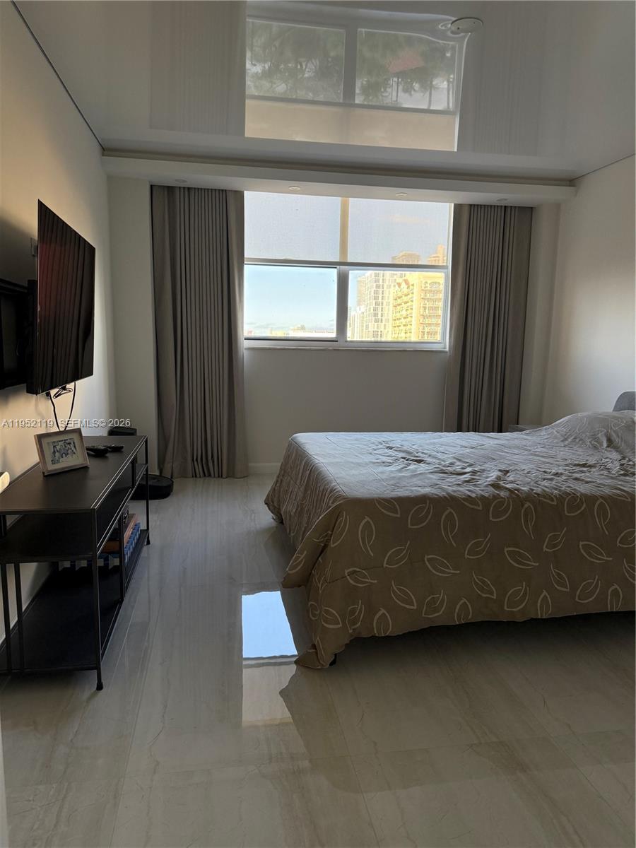 WINSTON TOWERS 600 CONDO - Residential