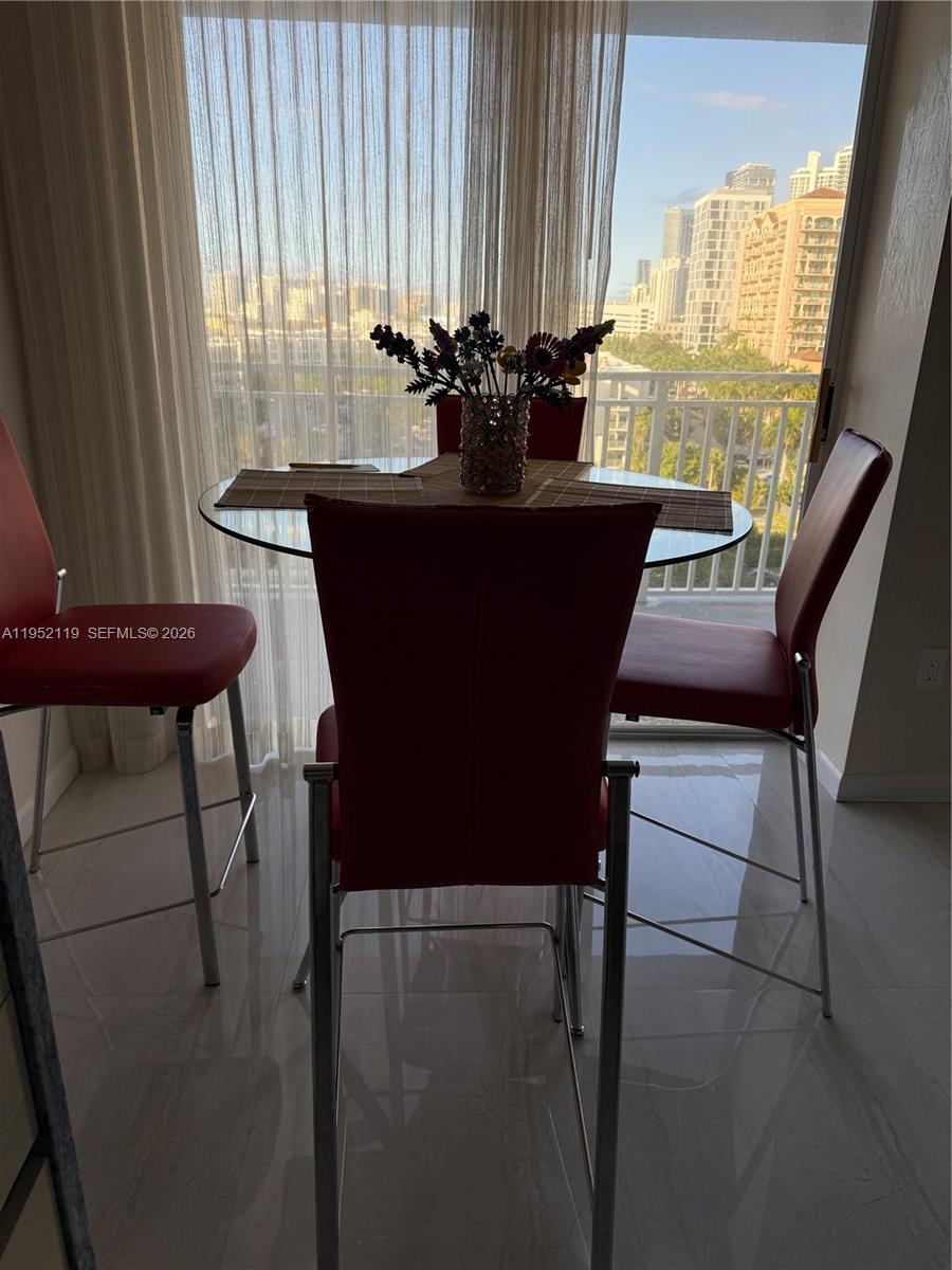 WINSTON TOWERS 600 CONDO - Residential