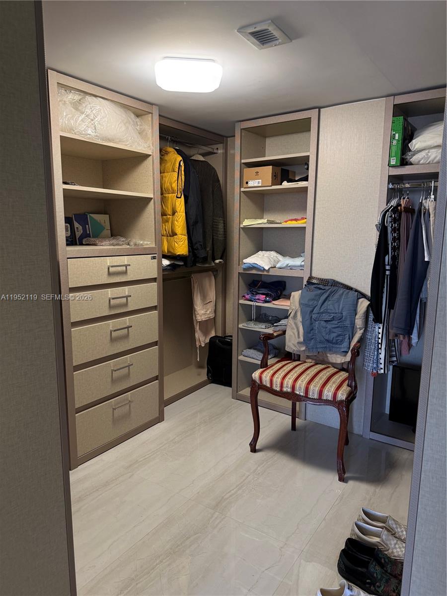 WINSTON TOWERS 600 CONDO - Residential