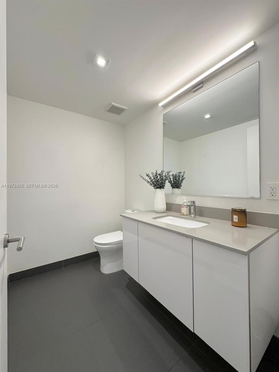 CANVAS CONDO - Residential
