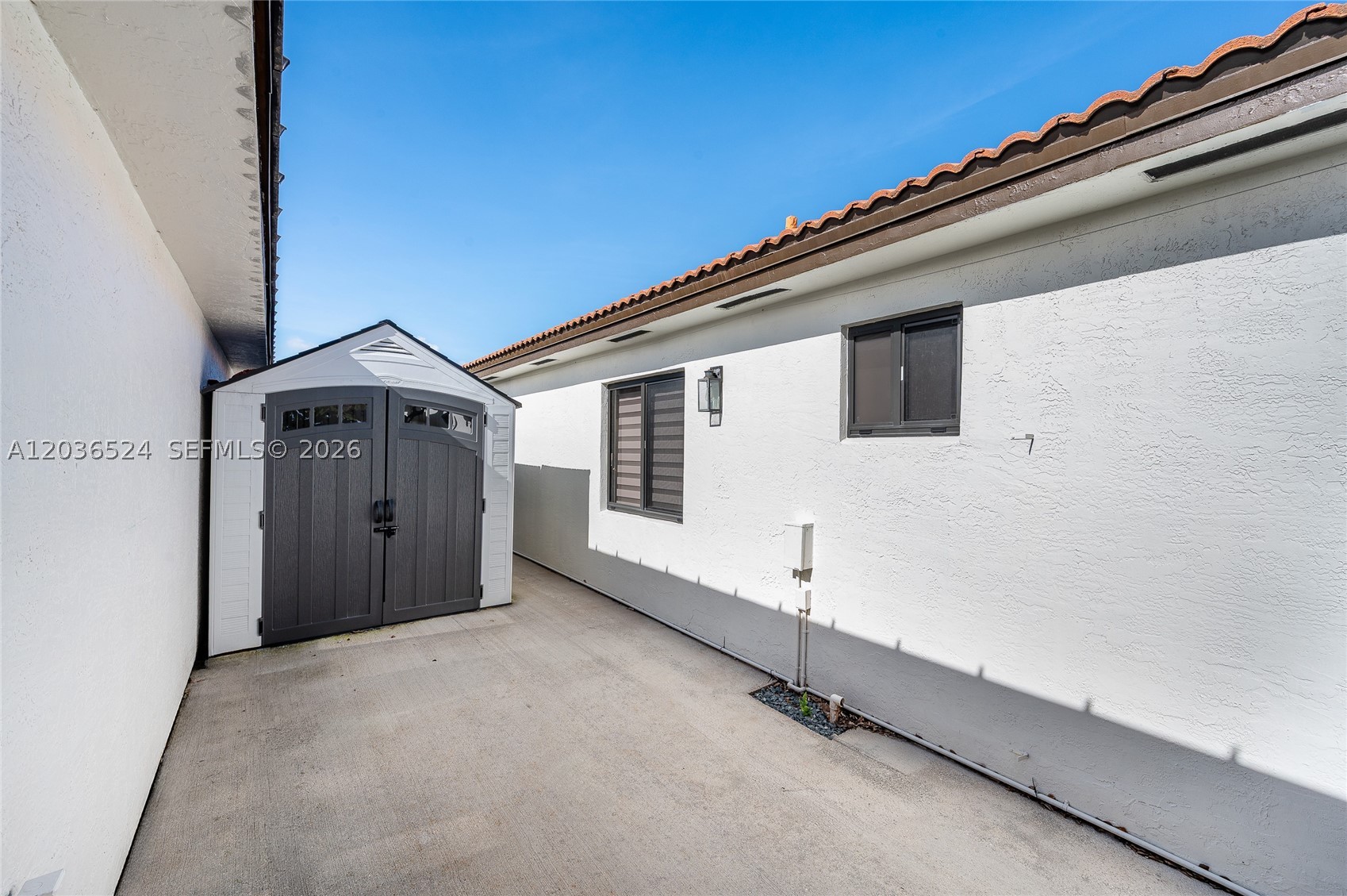 WEST LAKES GARDENS - Residential