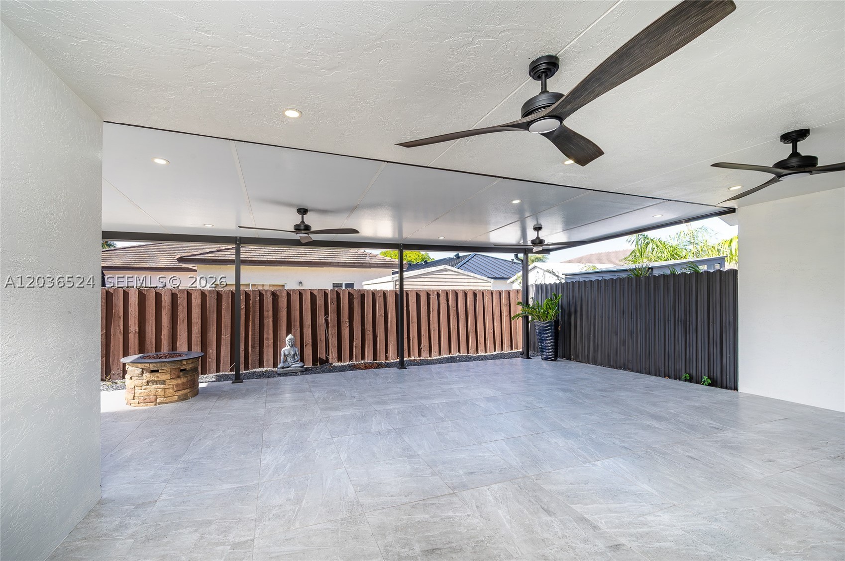 WEST LAKES GARDENS - Residential