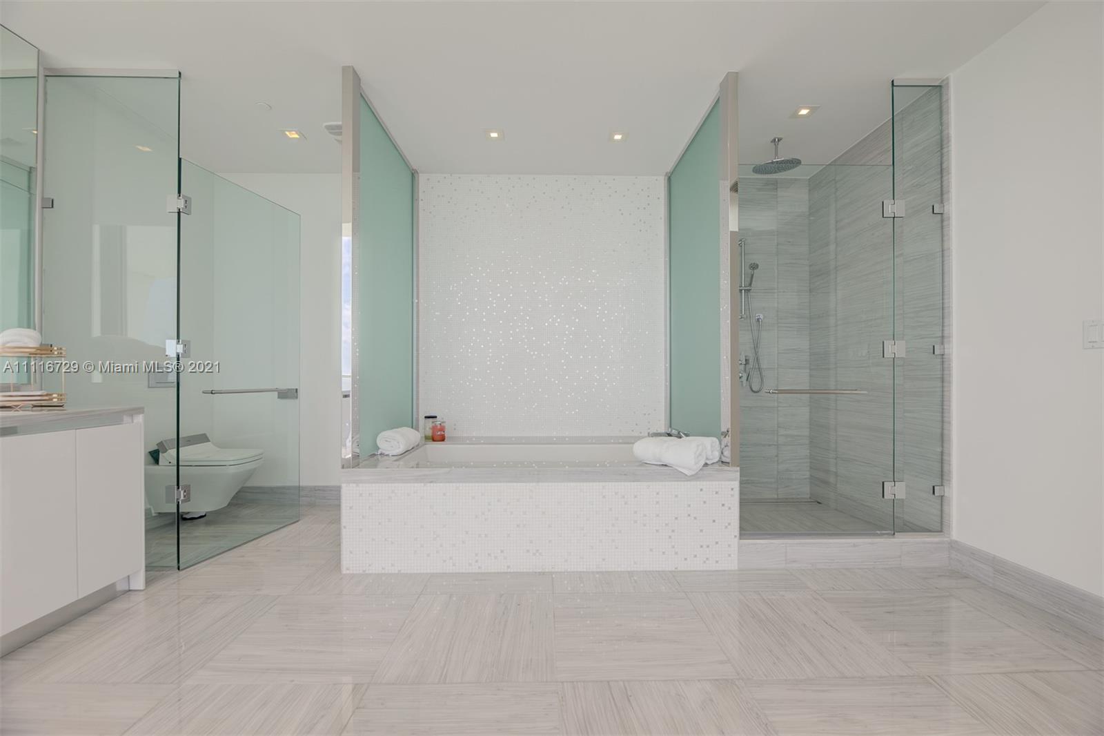 JADE SIGNATURE CONDO - Residential